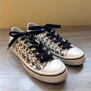 Disney x Forever 21 Special Edition Mickey Moe Sneakers. Size 8.5
